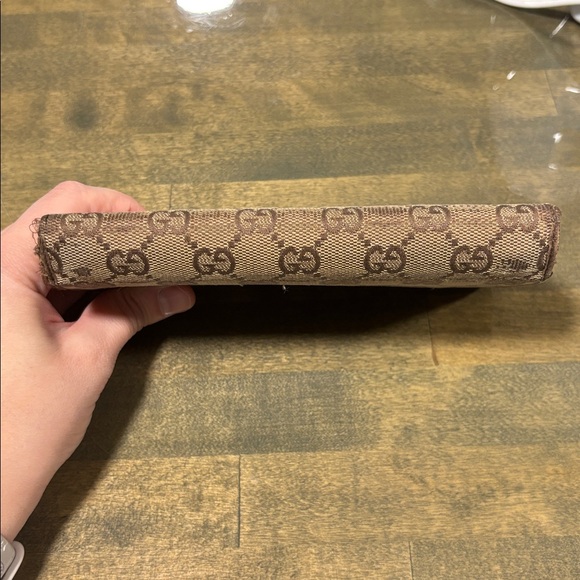 ✨ REHAB OPPORTUNITY!✨ Gucci Beige and Brown Monogram Wallet - Picture 17 of 17